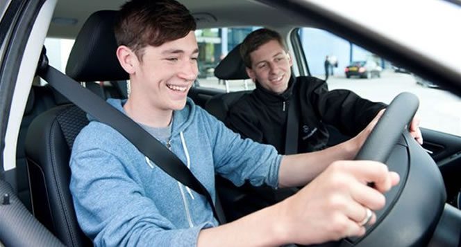 Six Important Factors to Consider When Choosing a Driving School