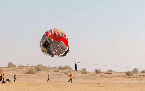 parasailing activities in jaisalmer