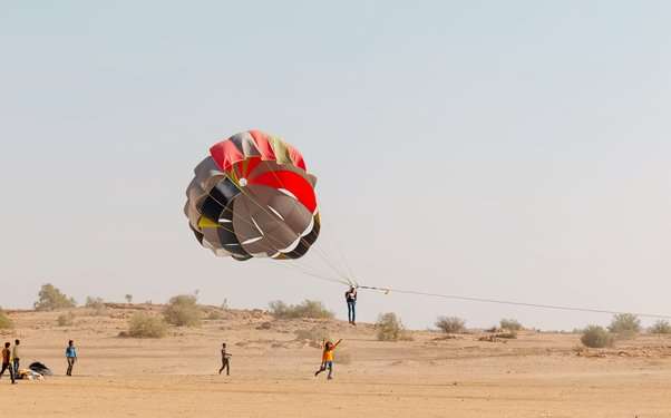 parasailing activities in jaisalmer
